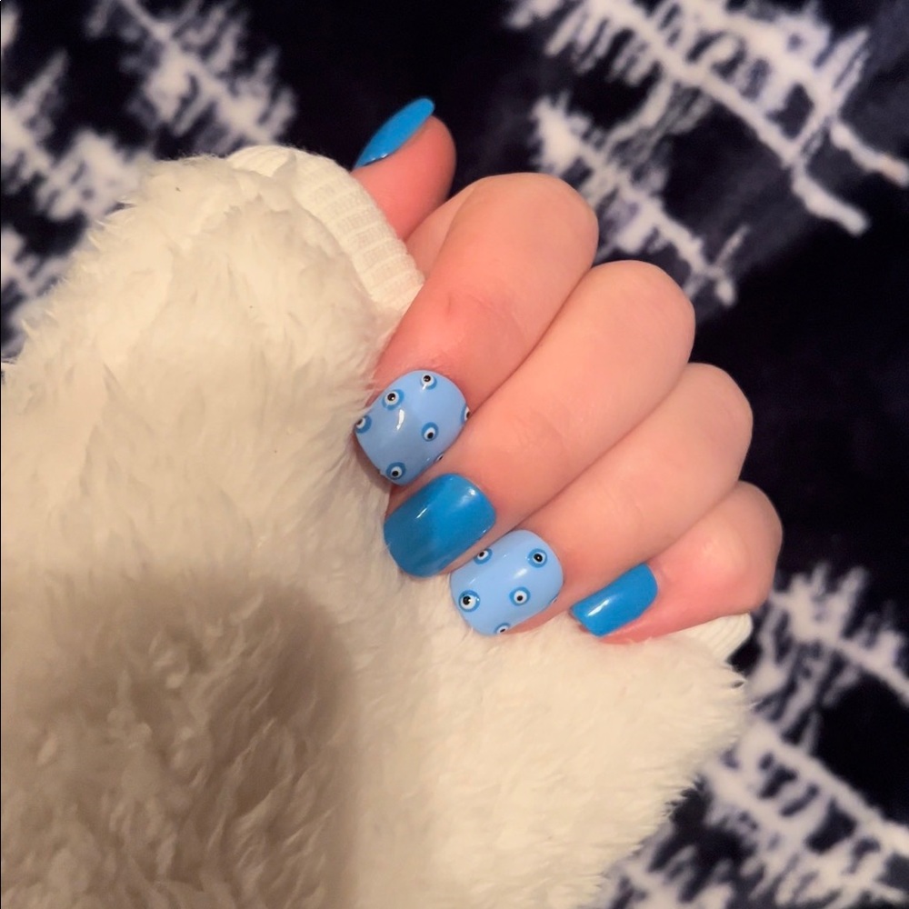 Press on nails